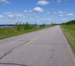 ドロシー湖沿いの３０７号線