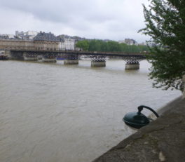パリのセーヌ川