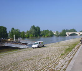 オルレアン市のロワール川
