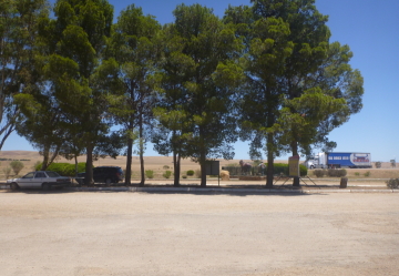 Redhill町のガソリンスタンド前